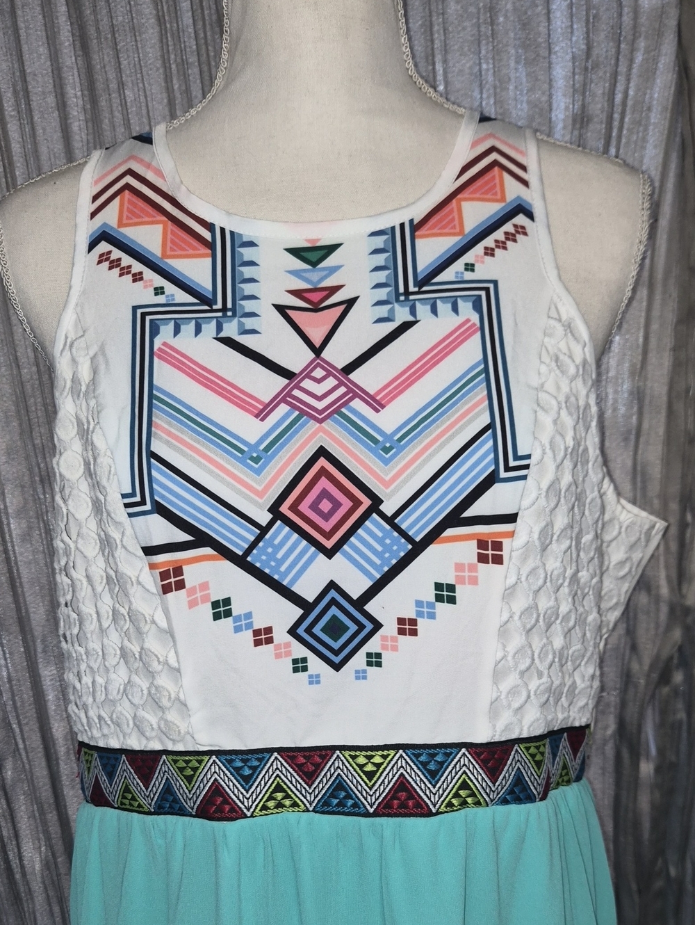 Sleeveless Geometric Print White & Aqua Tank Top Ptp 21-22